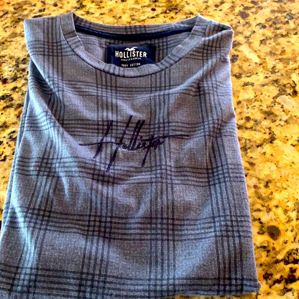 Like new men’s small Hollister tee